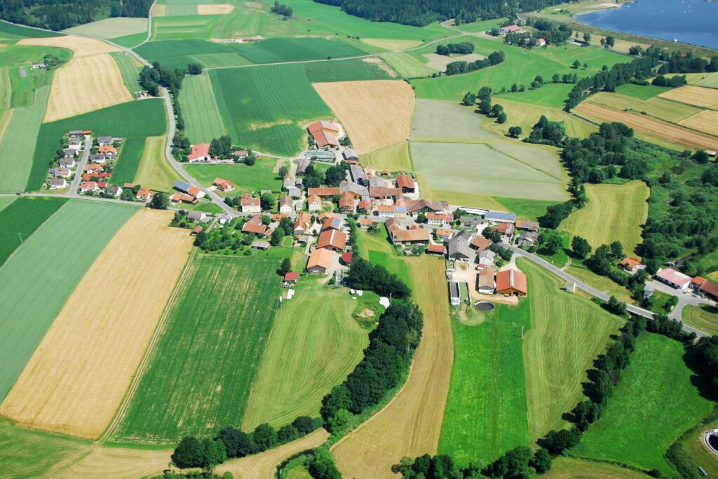 Luftbild vom Landhotel Großeiberhof in Waldmünchen