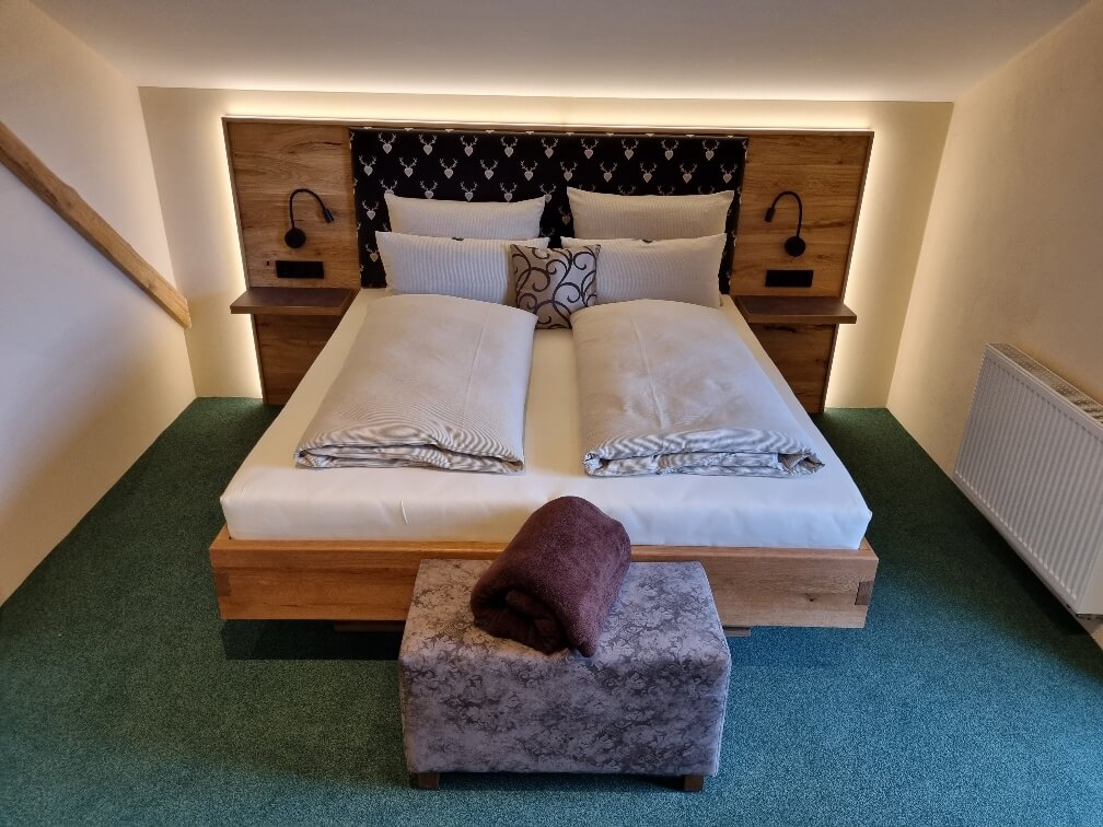 Blick über das Doppelzimmer im Landhotel Großeiberhof in Waldmünchen